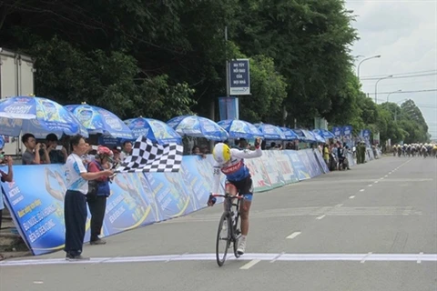 An wins stage, That keeps yellow jersey