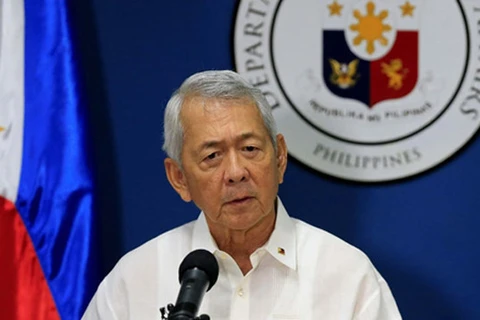 Philippines urges China to respect rule of law 