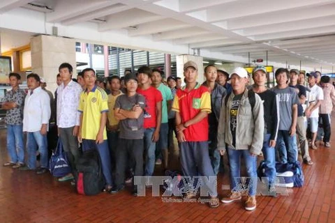 Indonesia returns 49 Vietnamese fishermen 