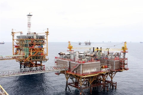 VN Index falls on sliding oil prices