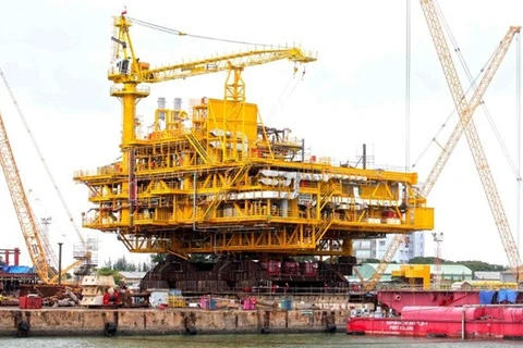 Vietsovpetro launches topsides of super-size platform