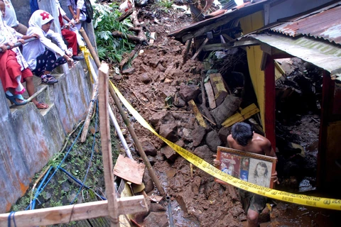 Indonesia: landslides, flash floods claim 10 lives