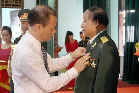 Bac Giang: Former experts, soldiers awarded Lao orders, medals