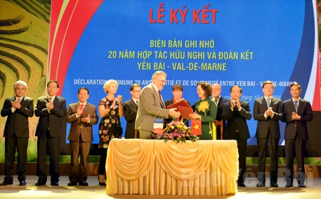 Vietnamese, French localities boost cooperation 