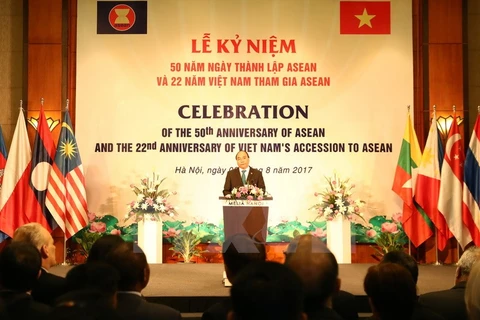 PM chairs ceremony to mark 50th founding anniversary of ASEAN