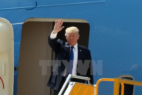 US President Donald Trump sets foot in Da Nang