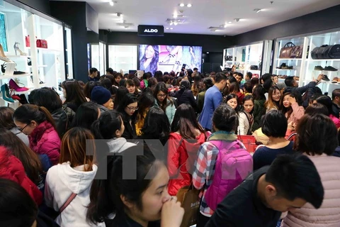 Black Friday warms up cold weather in Hanoi 