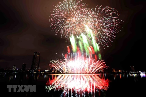 Feast of fireworks lights up Da Nang's night sky