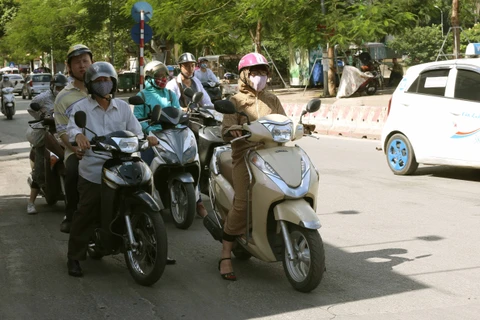 Heat waves scorch northern, central regions 