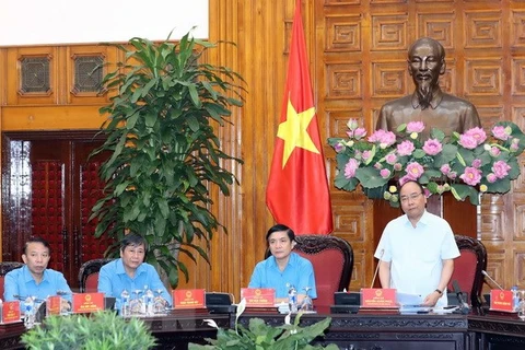 PM urges VGCL to accelerate trade union institution building