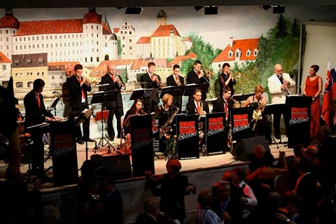 German folk music bewitches Hanoi audiences