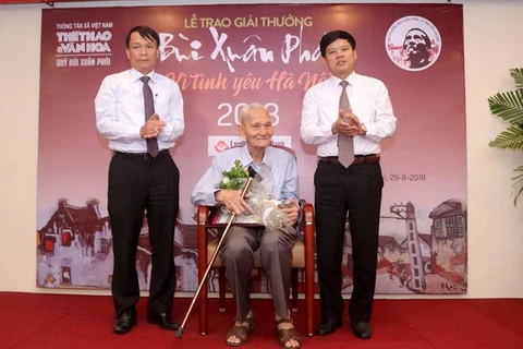 Elderly teacher and the love for Hanoi