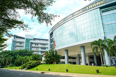 First four-star university in Vietnam receives certificate