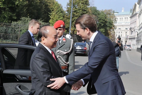 Vietnamese PM welcomed, has talks with Austrian Chancellor in Vienna