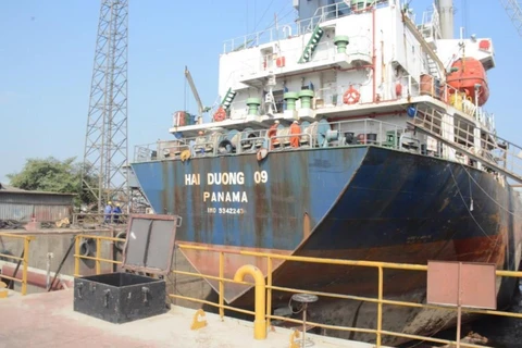 The shipbuilding industry is facing a risk of losing skilled workers although job vacancies are always available (Photo: VietnamPlus)
