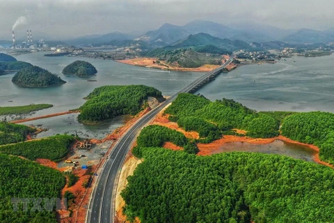 A view of Ha Long – Van Don Expressway. Capital from G-bonds plays an important role in infrastructure development (Photo: VNA)