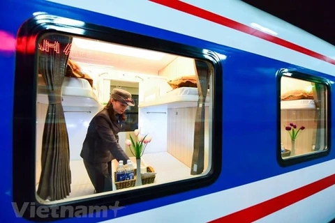 The five-star train of the Vietnam Railway receives compliments from passengers. Staff on the train carefully prepared in the cabin (Photo: VietnamPlus)