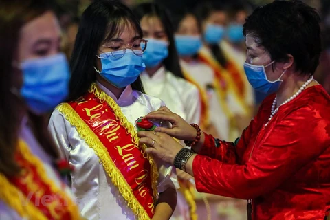 COVID-19: Buddhist followers wear face masks while attending Vu Lan Festival