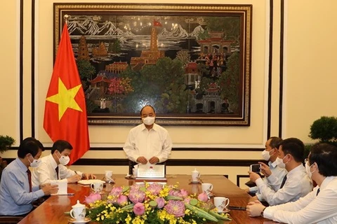 President Nguyen Xuan Phuc works with Communist Review