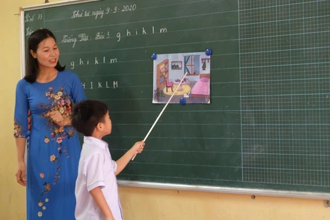 The 2020-2021 school year marked the first year that the MoET rolled out new curriculum, starting with the first grade (Photo: VietnamPlus)