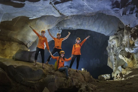 Exploring Kieu Cave in Quang Binh province