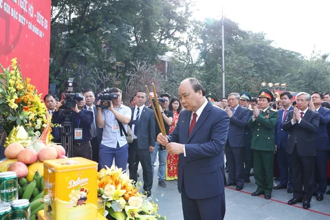 PM offers incense on 230th Dong Da victory anniversary