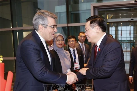 NA Chairman leaves Vietnam to attend AIPA-44, visit Indonesia, Iran