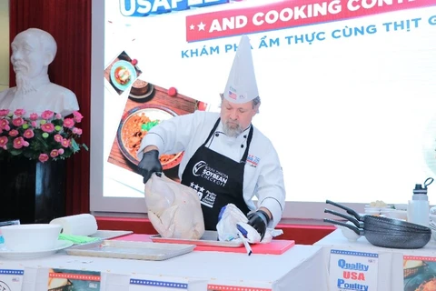 HCMC University of Technology and Education students compete in cooking contest with US chicken