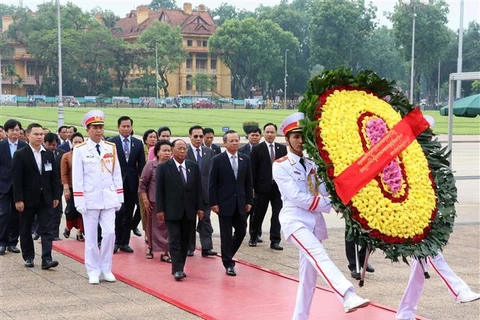 Cambodian top legislator pays tribute to President Ho Chi Minh