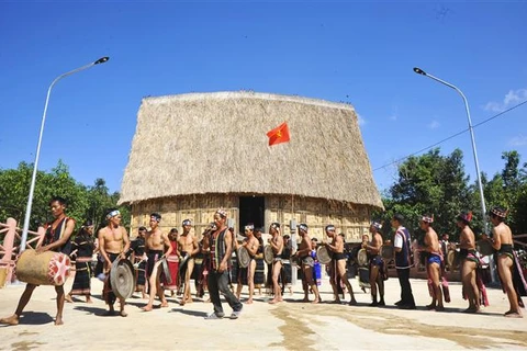 Bahnar ritual of new Rong house inauguration reenacted 
