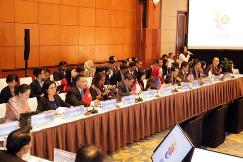 ASEAN members seek to boost economic cooperation