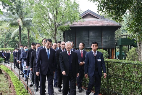 Top leader pays tribute to President Ho Chi Minh