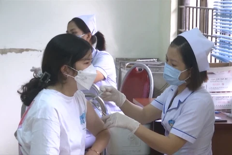 Con Dao Island commences COVID-19 vaccination drive for teens