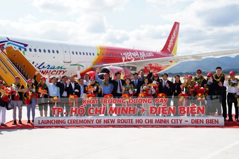 Vietjet’s aircraft bearing Ho Chi Minh city tourism symbol lands in Dien Bien