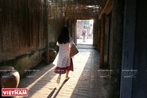 Traditional houses in ancient Duong Lam village attract visitors