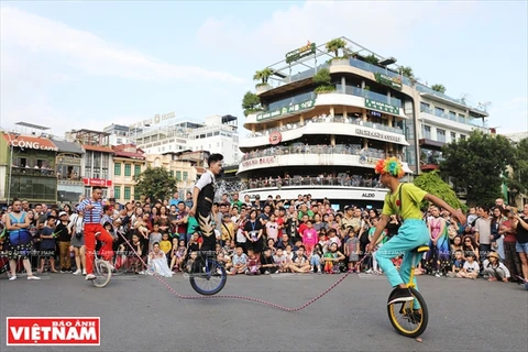 Circus march enchants wanderers in pedestrian streets