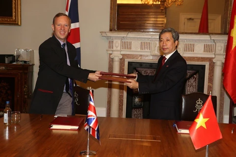 Vietnam, UK sign FTA