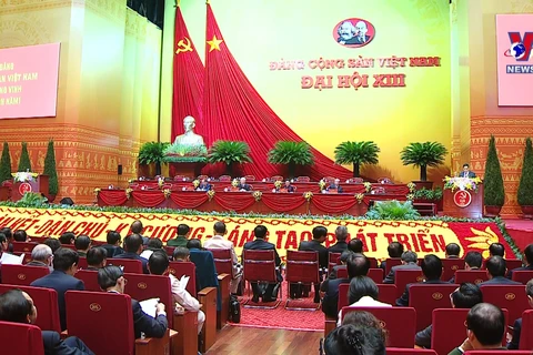 Congress delegates pay tribute to President Ho Chi Minh