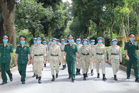 Staff of Level-2 Field Hospital No.2 pay homage to Uncle Ho