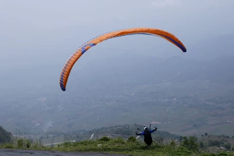 Lai Chau holds third Open Putaleng Paragliding Tournament