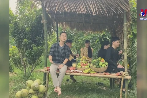 Tay ethnic minority man promoting folk music