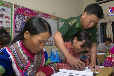 Soldiers provide education to ethnic minority community 