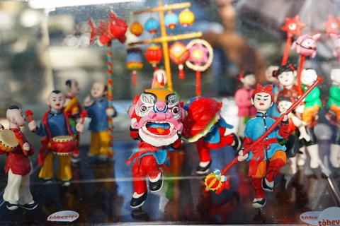 Preserving and developing Hanoi toy figurines