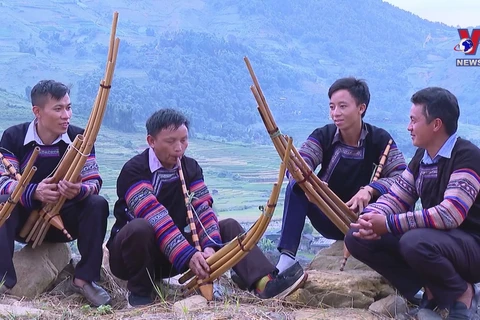 H’Mong people striving to preserve art of playing the panpipe