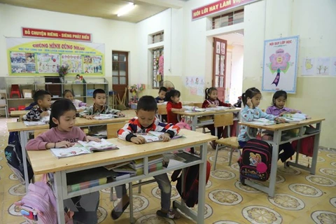 O Du ethnic children display enthusiasm for pursuing literacy