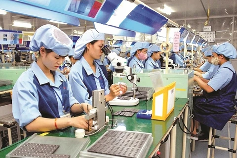 Vietnam appeals to supporting industry giants