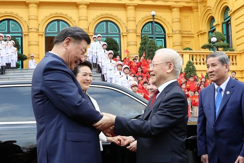 Party General Secretary hosts welcome ceremony for Chinese Party, State leader