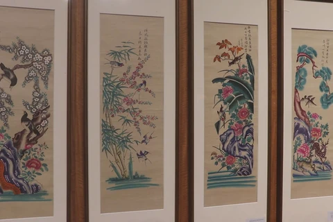 Folk painting exhibition in Ha Long City features spring atmosphere