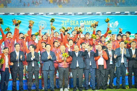 Coach Park Hang-seo helps Vietnam win the gold medal in the men's footbal at SEA Games 31. (Photo: VietnamPlus)