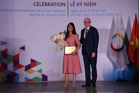 Swiss painter honoured for supporting disadvantaged people in Vietnam